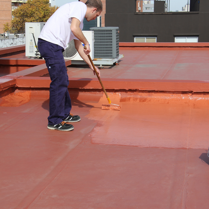Consigue un tejado como nuevo: limpio e impermeable en 3 pasos
